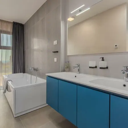 Luxury Luce With Sauna And Whirpool * Пореч