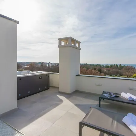 Luxury Luce With Sauna And Whirpool Пореч
