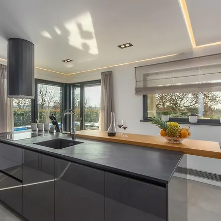 Luxury Luce With Sauna And Whirpool Villa